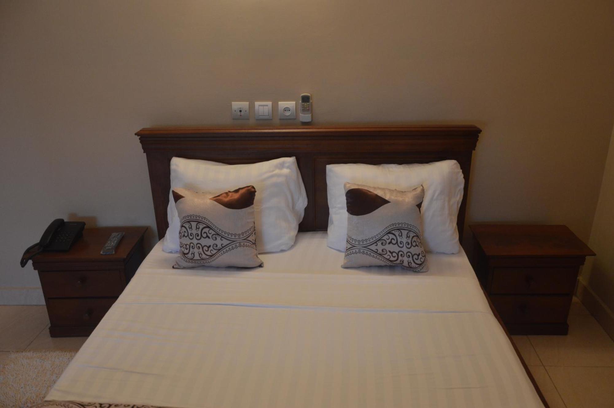 Nikita Hotel Yaounde Exterior photo