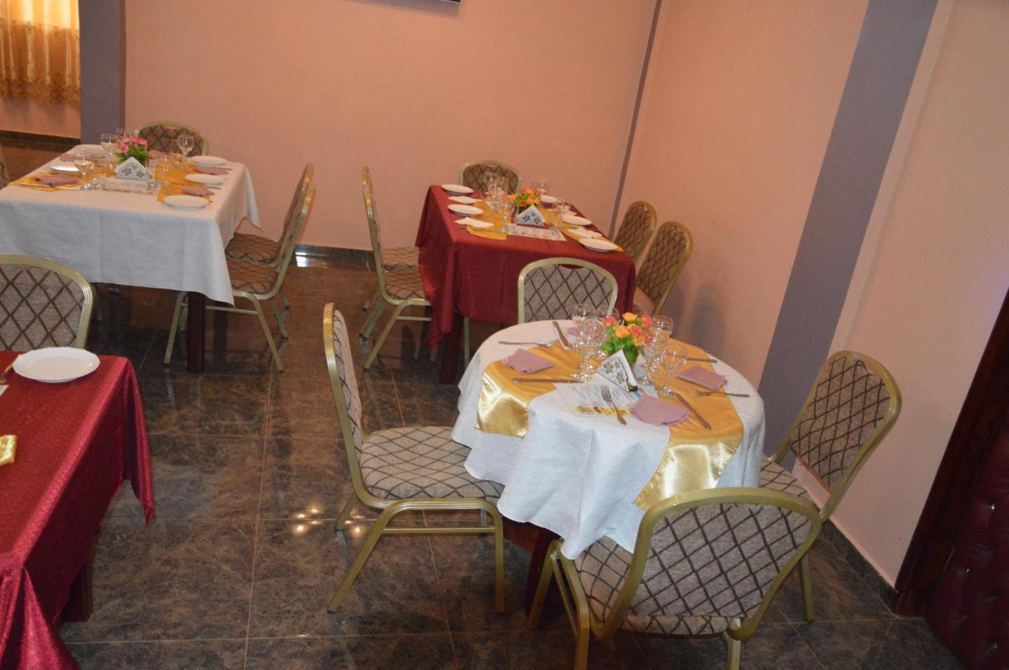 Nikita Hotel Yaounde Exterior photo